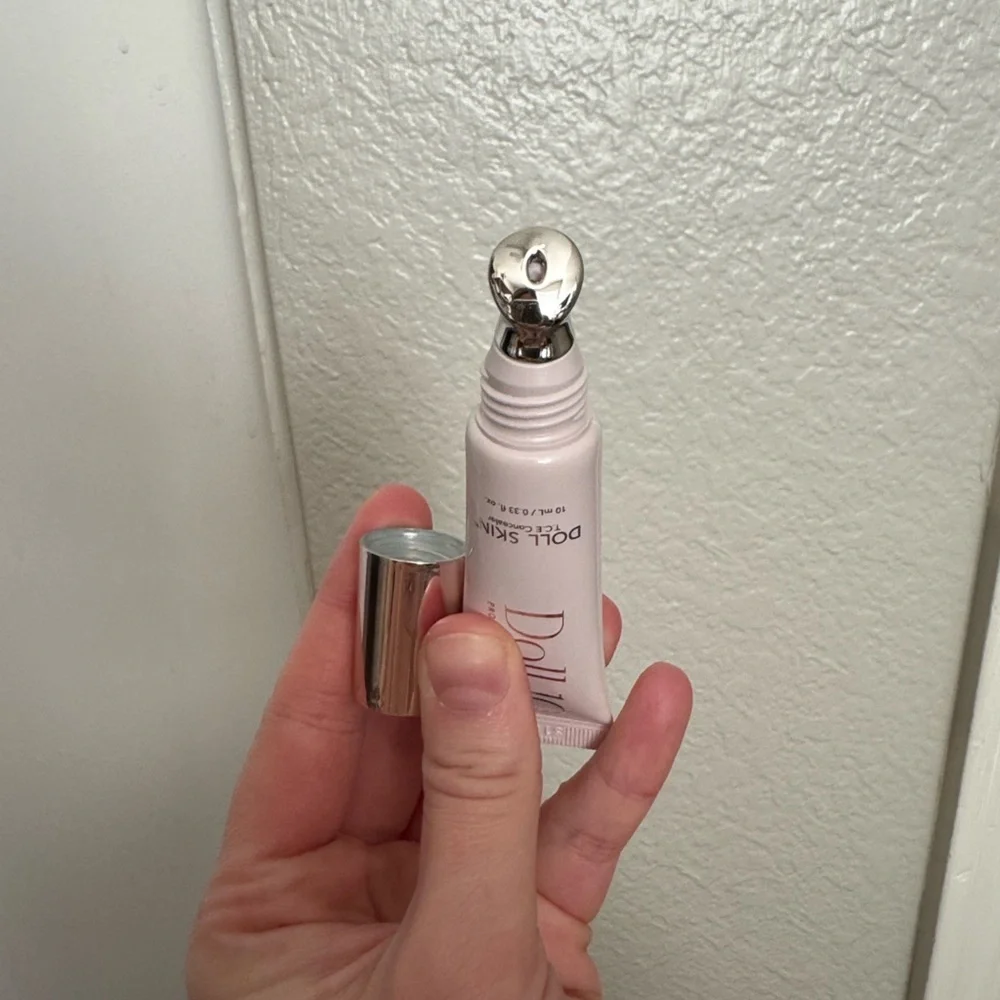 Doll 10 T.C.E. Super Coverage Concealer - Light